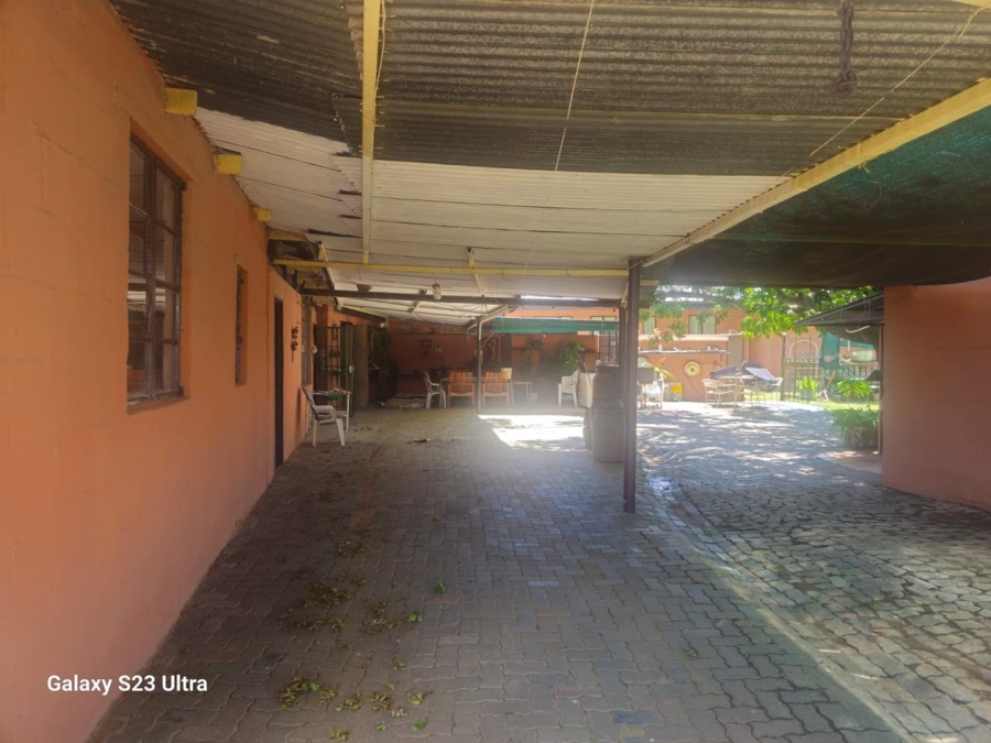 4 Bedroom Property for Sale in Ladybrand Free State